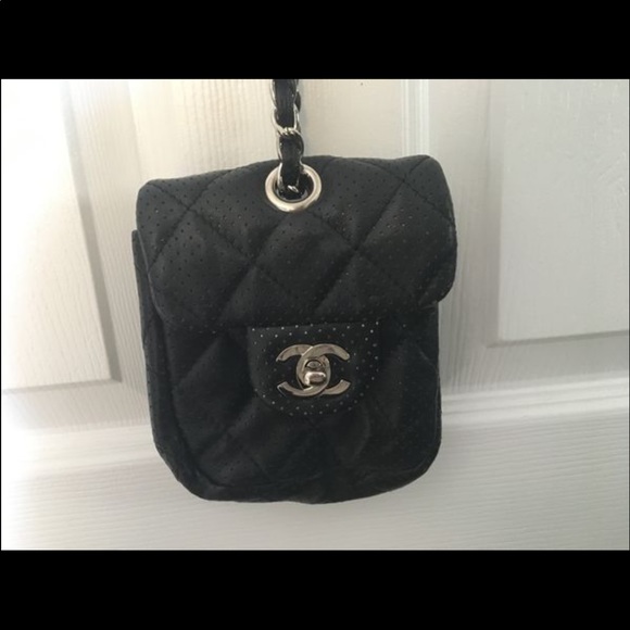 🔥CHANEL CROSSBODY🔥 - Picture 3 of 3